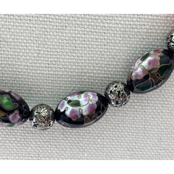 Vintage-Inspired Pink & Black Beaded Necklace With Hand-Painted Floral Cloisonné - Picture 4 of 8